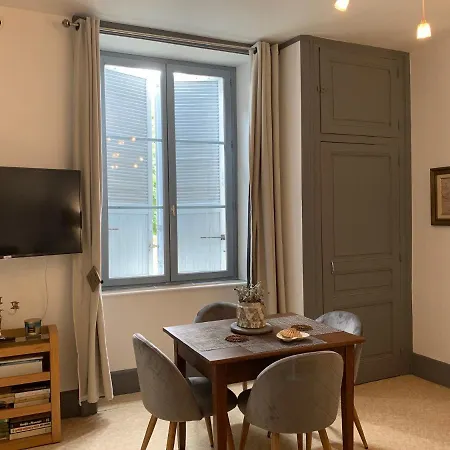 La Cour Pavée, T2 lumineux, cosy, confort 55 m2 Saint-Léonard-de-Noblat Extérieur photo